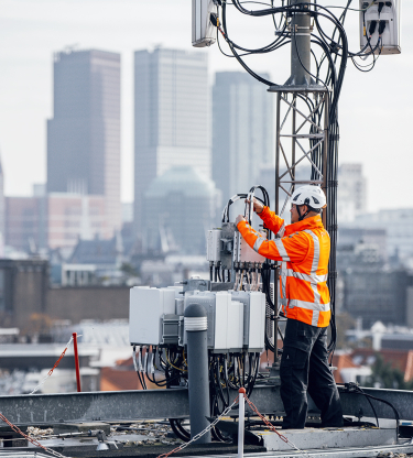 Bouwmedewerker op toren