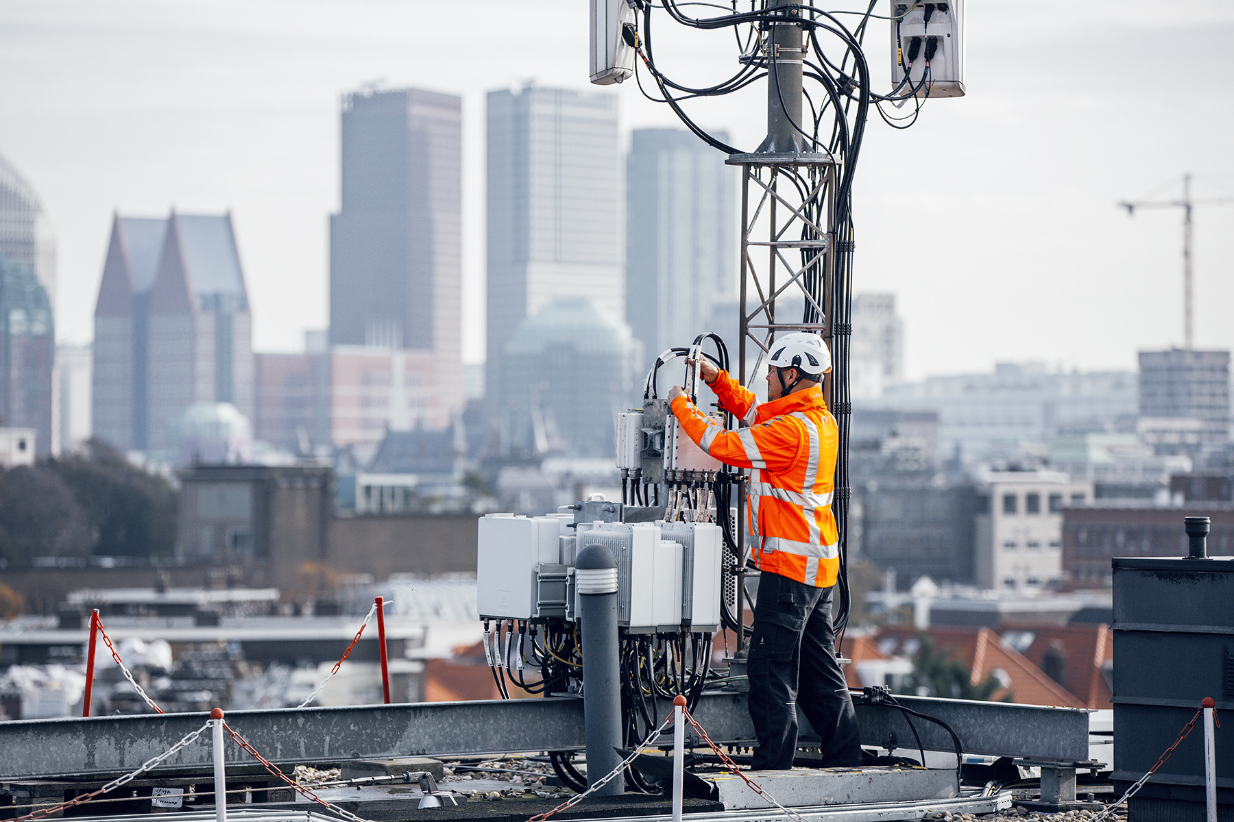 Bouwmedewerker op toren